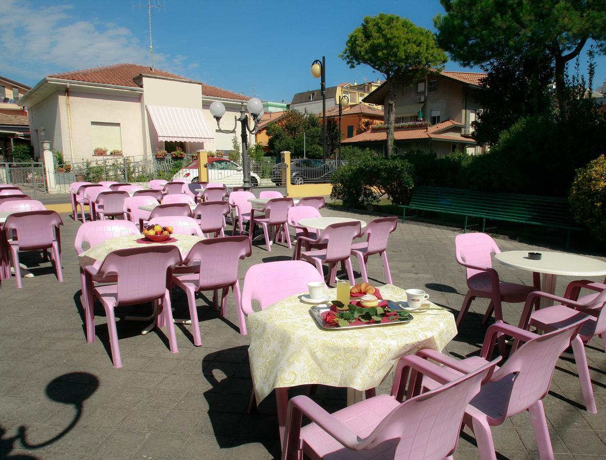 Hotel Adriatico Bellaria-Igea Marina Bagian luar foto